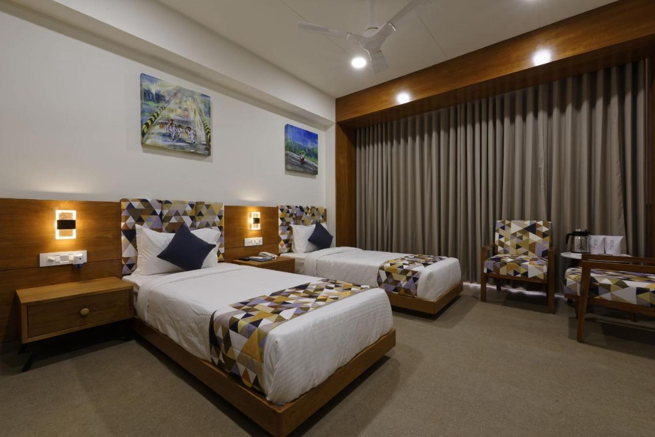 Hotel Flourish International Ahmadabad Zewnętrze zdjęcie