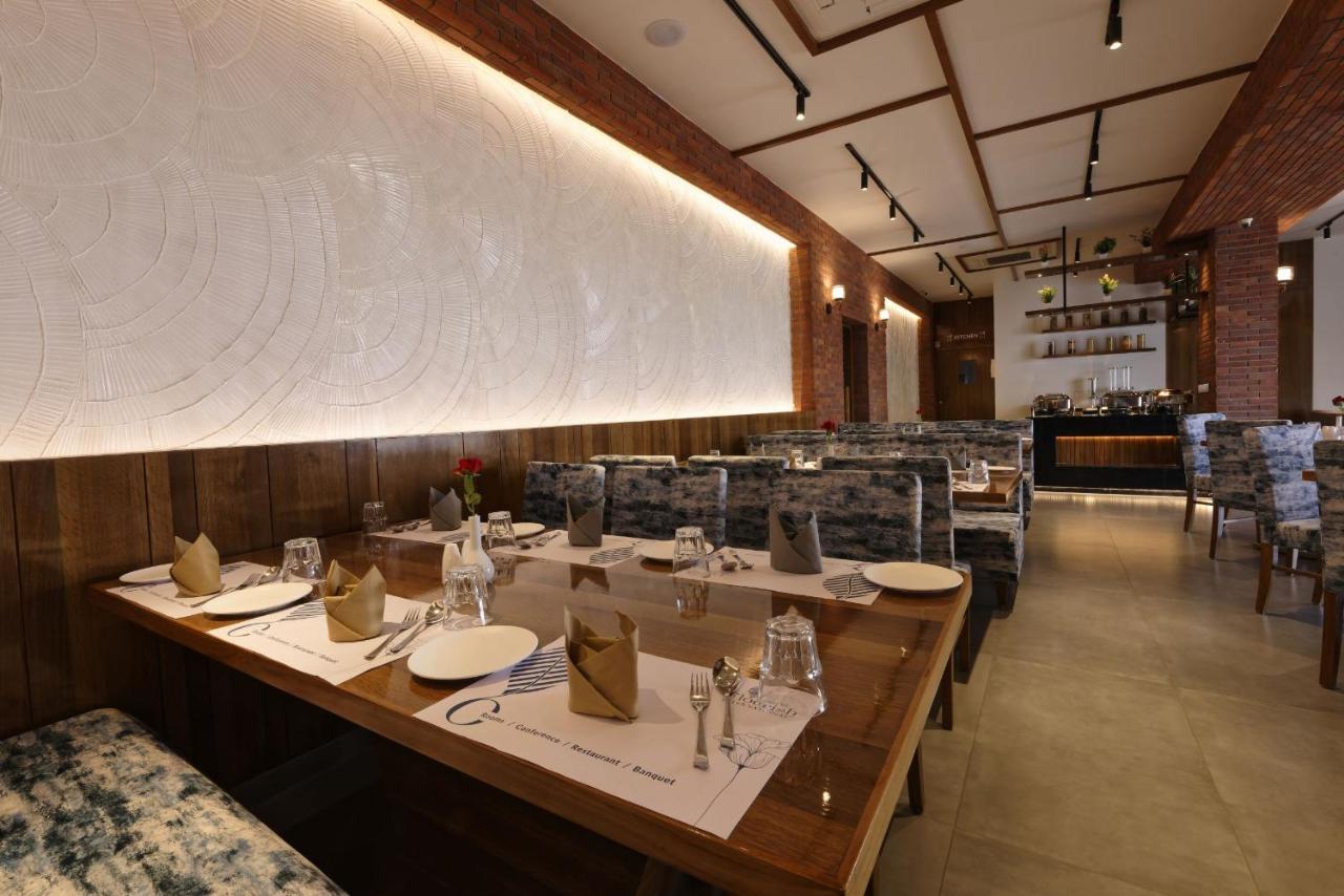 Hotel Flourish International Ahmadabad Zewnętrze zdjęcie